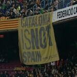 Pancarta independentista en el Cataluña-Euskadi, en el Camp Nou