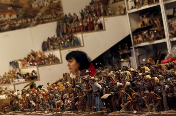 Puestos de Navidad con figuritas del Belén