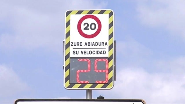 Frame 22.08 de: Un radar fijo ubicado en Zamundio salta si tan sólo circulas a 20 kilómetros por hora