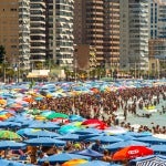 Playa de Benidorm en temporada alta 