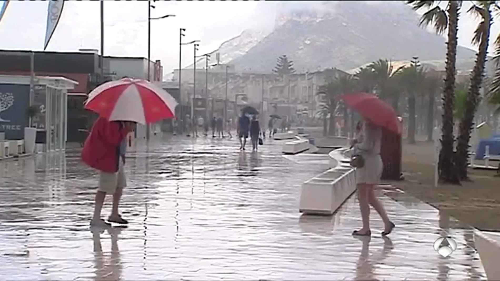 Fuertes lluvias en el norte de Alicante dejan hasta 79 litros de agua