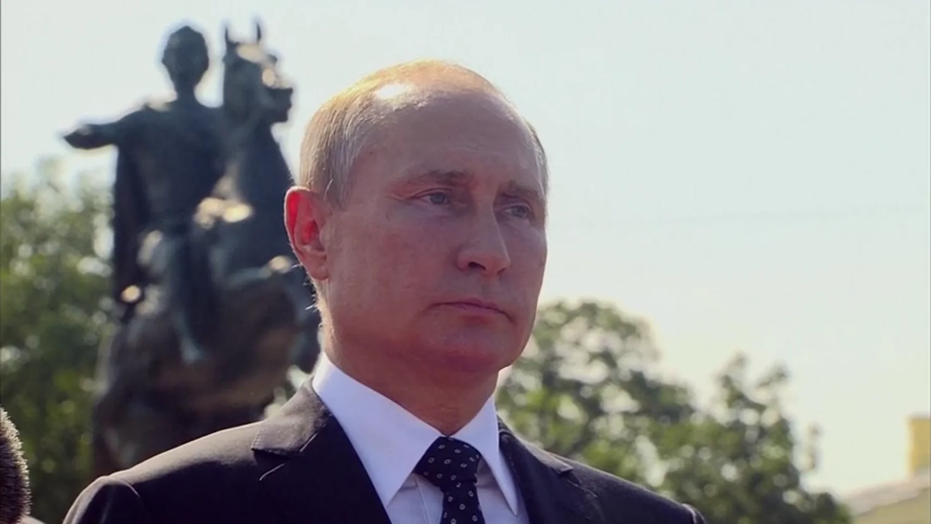 Putin alaba el papel de la Armada rusa durante el desfile naval en San Petersburgo