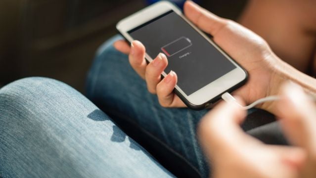 En la imagen un teléfono móvil