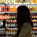 Lineal de bebidas en un supermercado