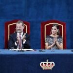 Los reyes presidiendo los Premios Princesa de Asturias