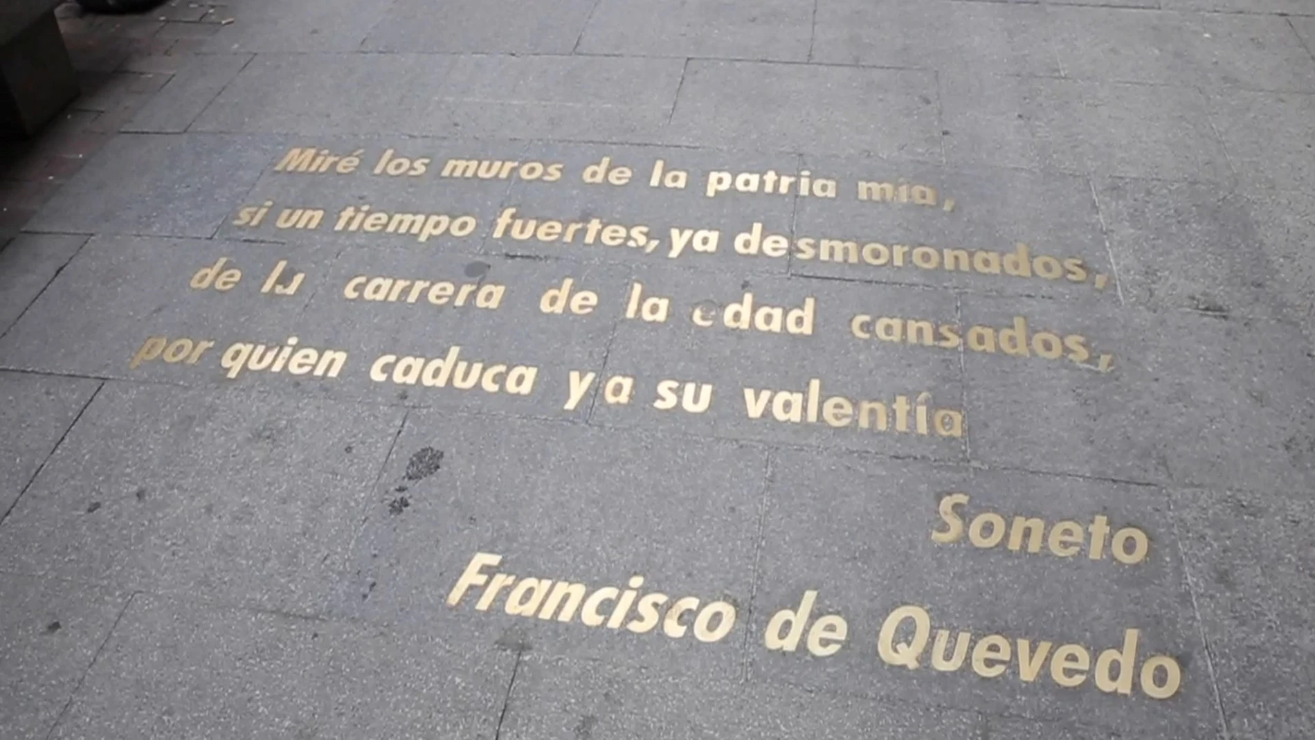 Paseo por el barrio de las letras con la escritora Clara Obiglado