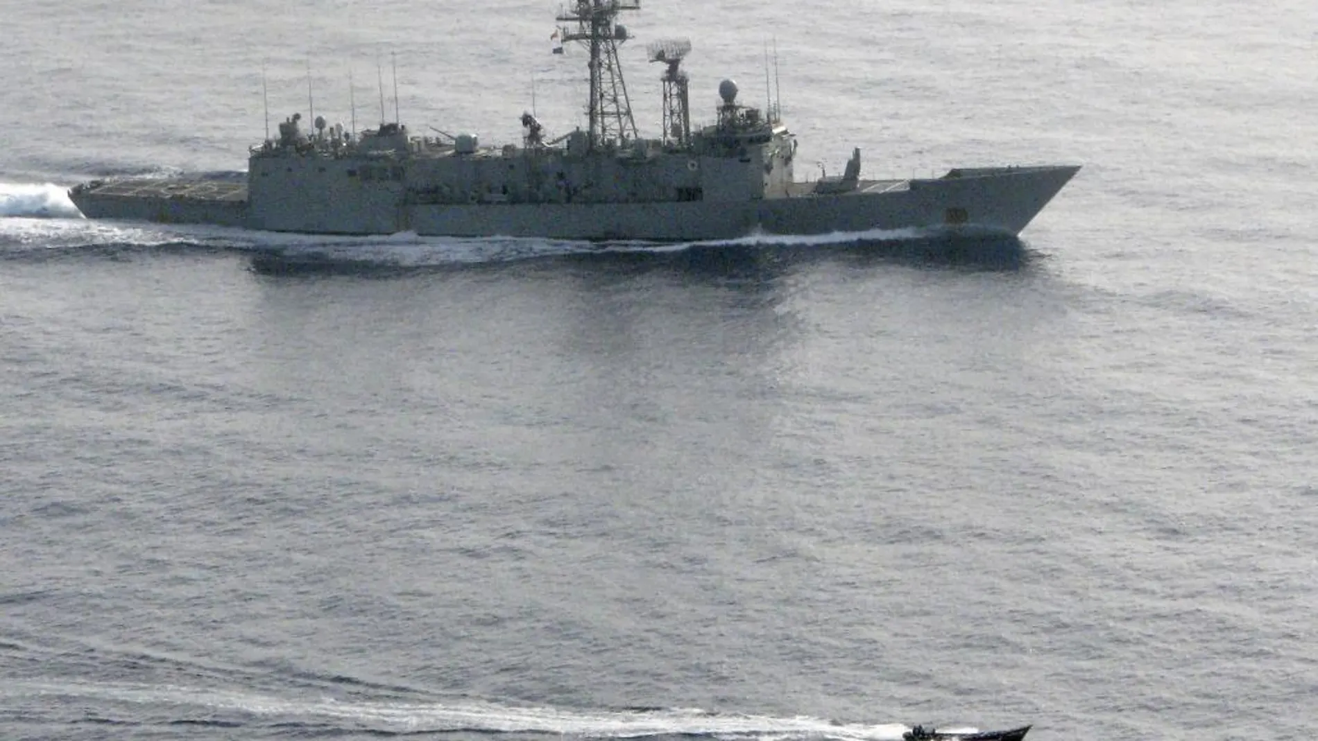 La fragata de guerra española Victoria durante una misión en el Golfo de Adén