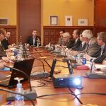 El presidente de la Diputación de Alicante, César Sánchez, en la reunión que mantuvo ayer con su equipo de gobierno