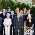 El presidente del Gobierno posa junto a los miembros de su gabinete antes de comenzar el Consejo de ministros celebrado en Palma de Mallorca