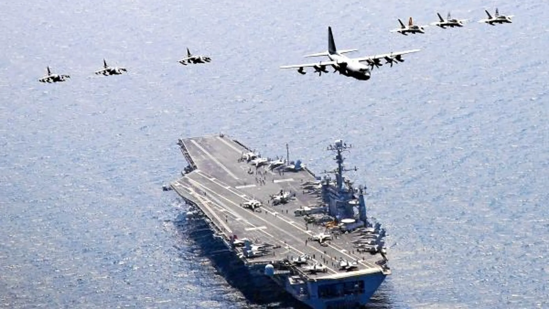 El portaaviones «George Washington» encabeza los ejercicios militares