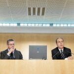 Alberto Ruiz-Gallardón y Juan Bravo tras la Junta de Gobierno de ayer