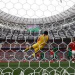 Imagen del primer gol de Rusia en el Mundial 2018. REUTERS/Christian Hartmann