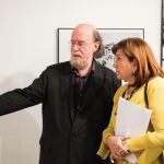 El etnógrafo Joaquín Díaz recorre la muestra junto a la concejal Victoria Soto