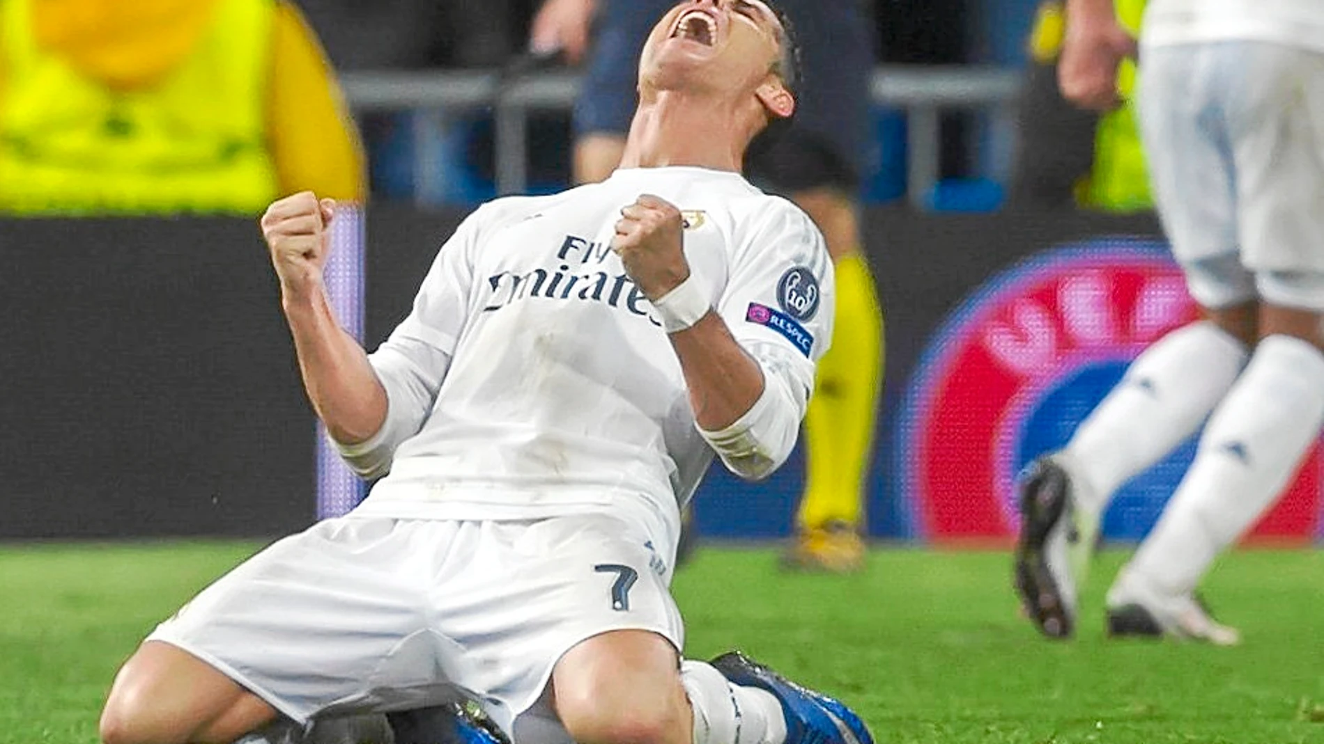 Ronaldo celebra con rabia la clasificación para semifinales nada más terminar el encuentro
