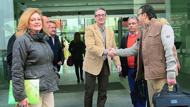 Miembros de CSIF, CC OO y UGT y de la Consejería de Hacienda se reunieron ayer durante tres horas
