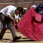 Diego Silveti enseña a torear de salón en La México