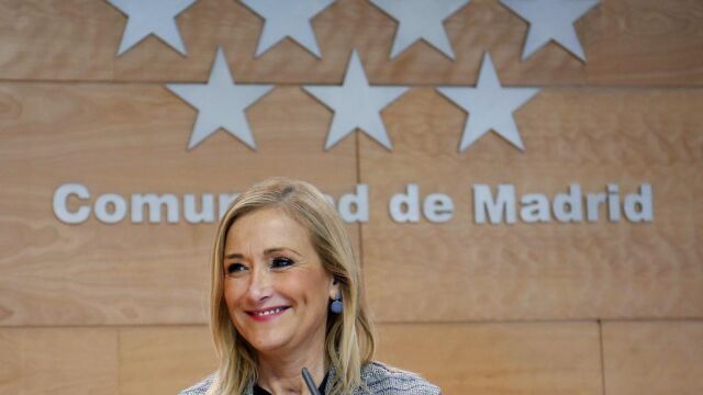 Fotografía facilitada por la Comunidad de Madrid de la presidenta de la Comunidad, Cristina Cifuentes, durante la rueda de prensa posterior a la reunión del Consejo de Gobierno