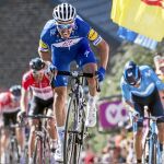Alaphilippe aprieta en la llegada con Valverde por detrás