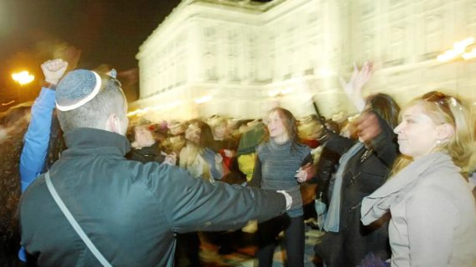 La minoritaria comunidad judía celebra la fiesta del Hanukkah en la Plaza de Oriente de Madrid