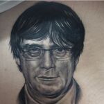 El tatuaje con la cara de Puigdemont que se hizo el joven catalán