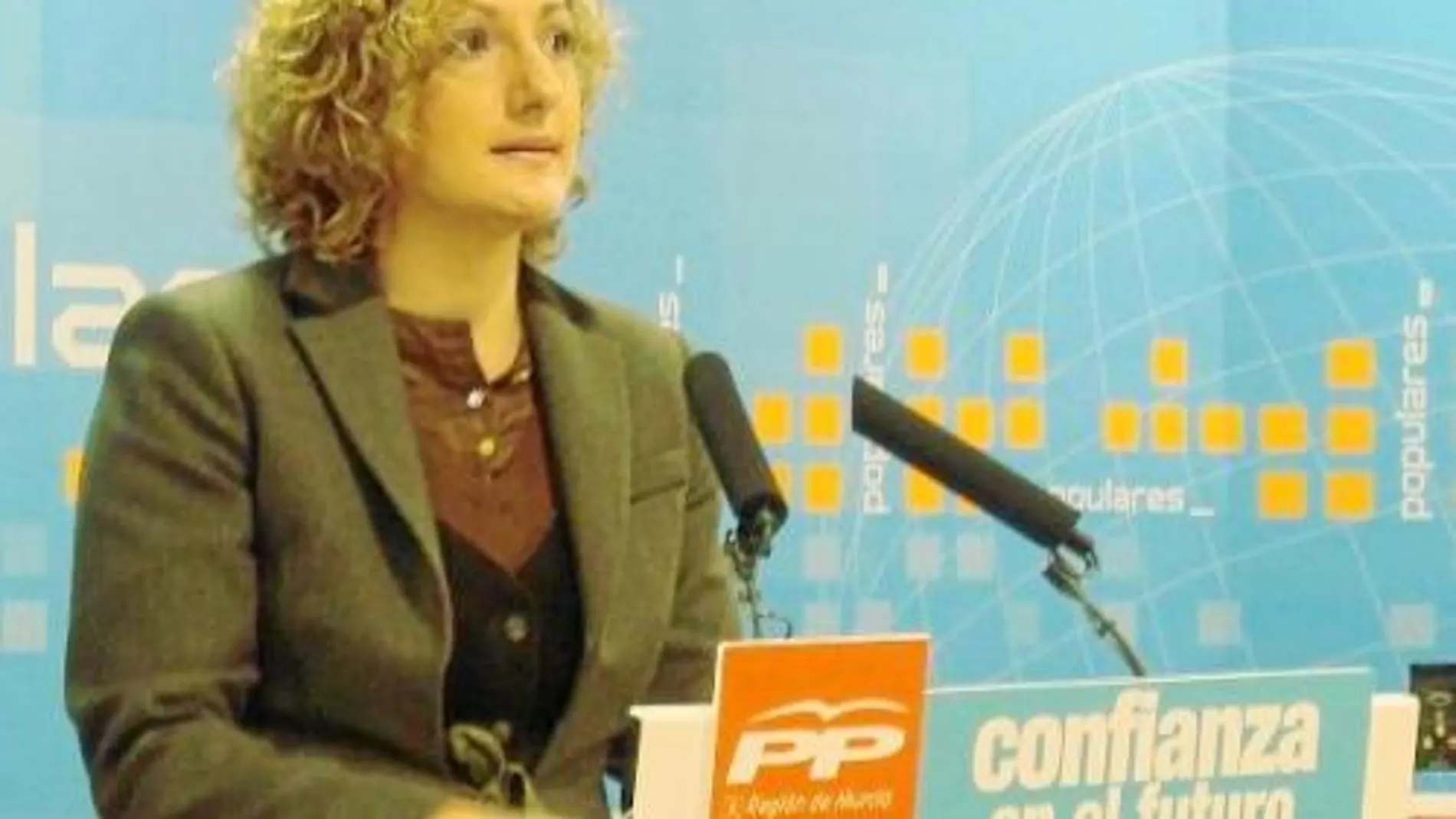 Carreño apuntó que el recorte es una nueva muestra de los «bandazos» de ZP
