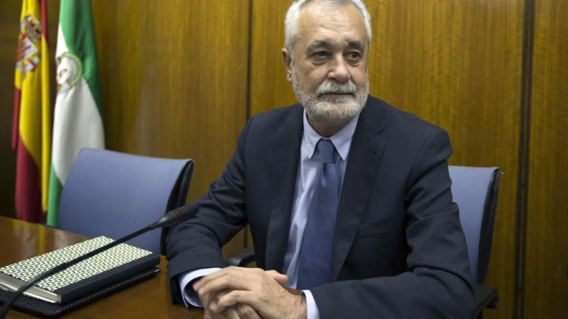 José Antonio Griñán, momentos antes de comparecer ante la comisión de investigación del Parlamento andaluz.