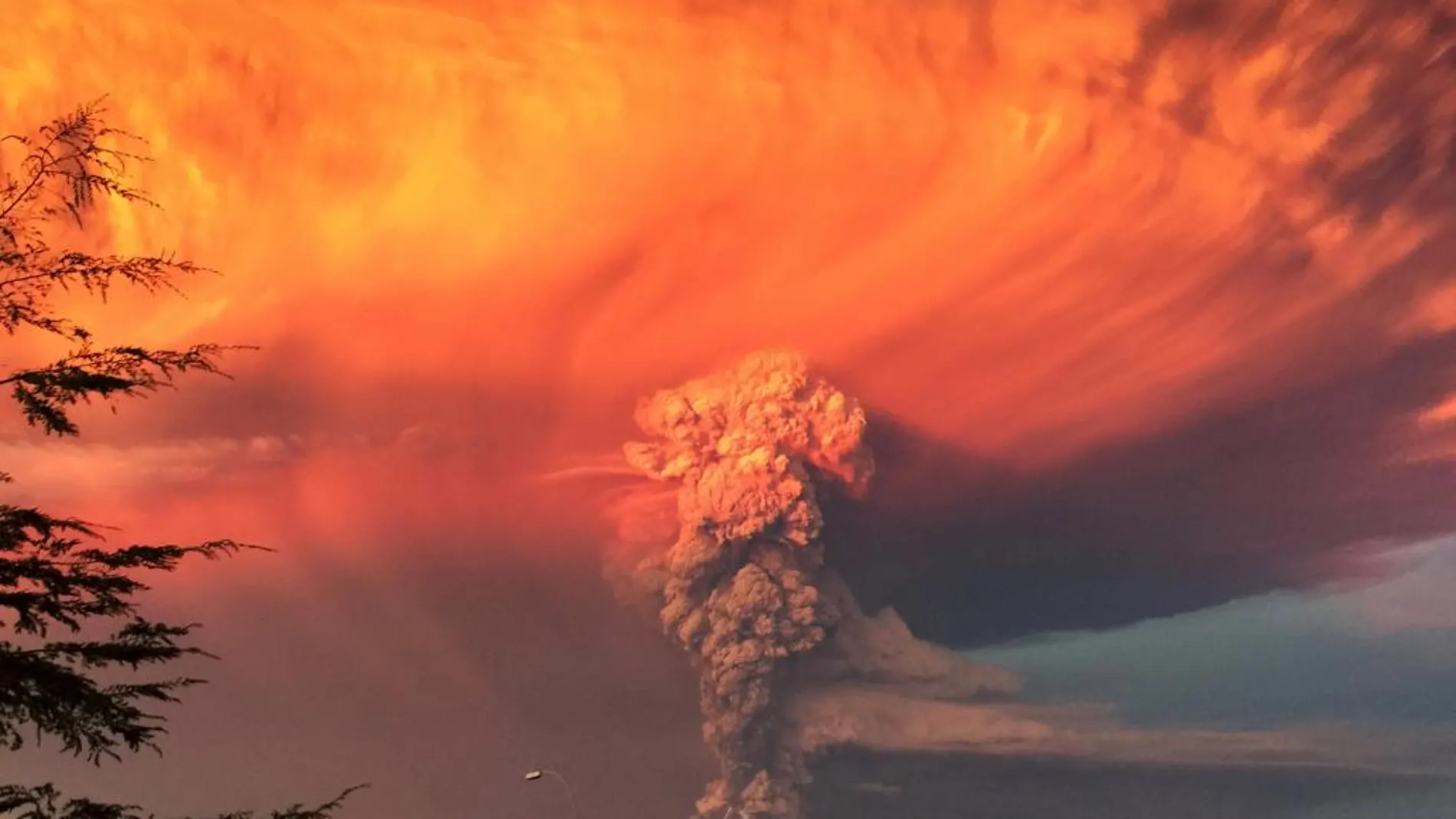 El volcán chileno de Calbuco, uno de los últimos en entrar en erupción