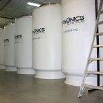 Imagen de los tanques de almacenamiento de cuerpos crionizados