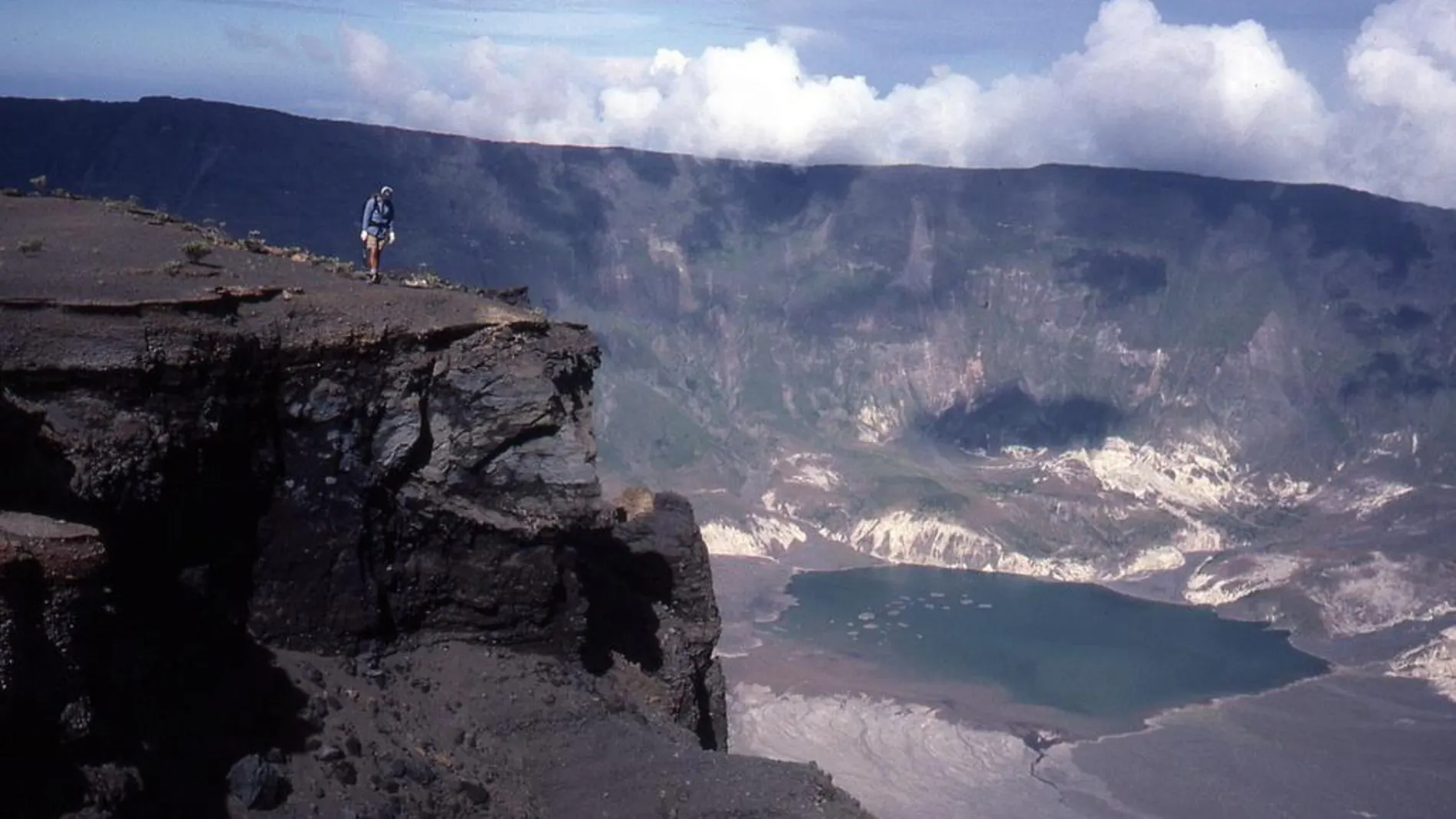 Cráter del volcán Tambora (Indonesia)