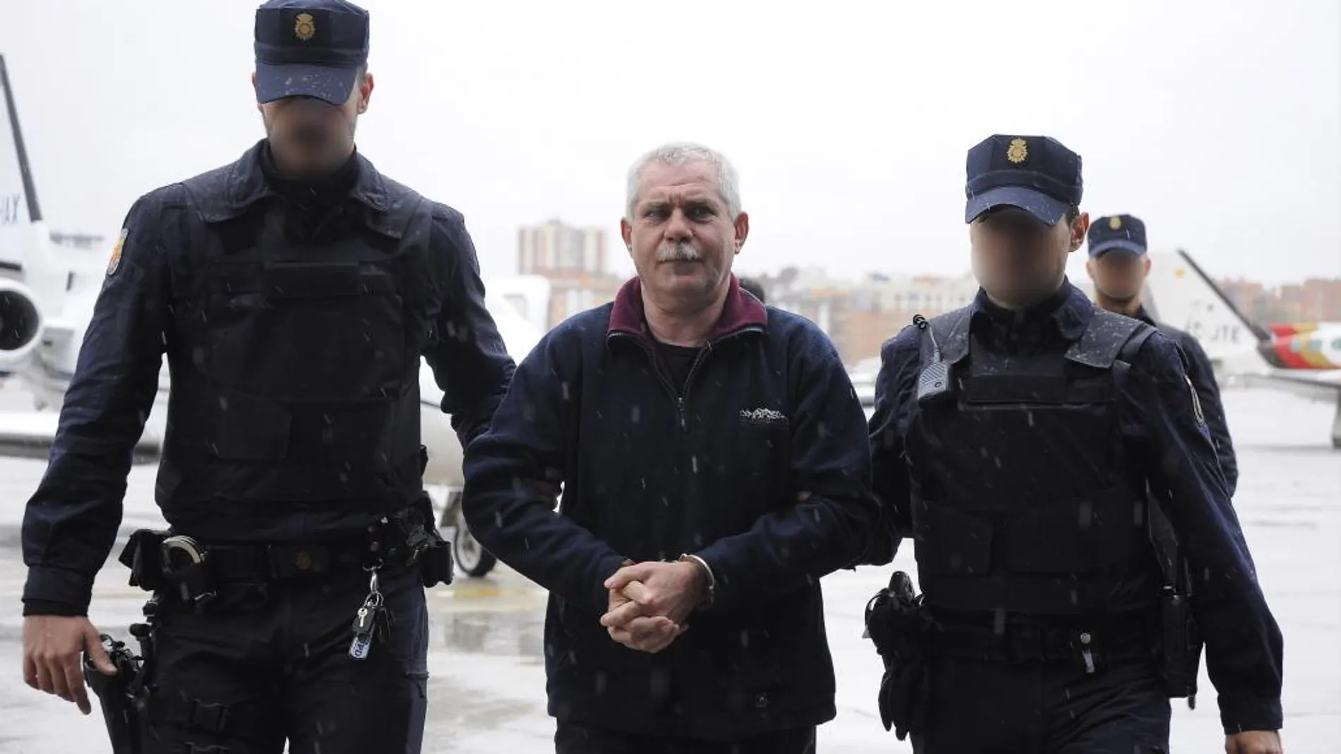 La Policía Nacional traslada desde Francia al etarra Luis Enrique Garate Galarza