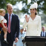 El príncipe Guillermo y Catalina de Cambridge con sus hijos, Jorge y Carlota