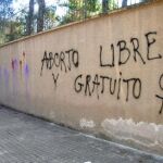 Atacan con pintadas abortistas una parroquia y la sede de E-Cristians en Barcelona