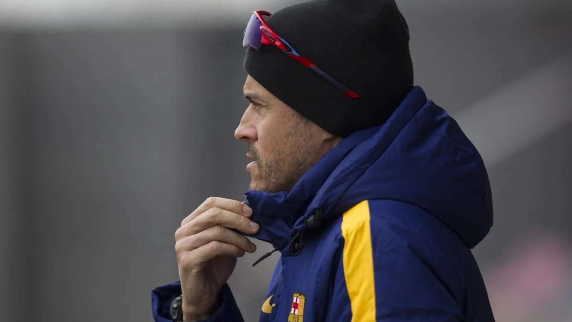 El técnico Luis Enrique Martinez, durante el entrenamiento del FC Barcelona hoy en la Ciudad Deportiva Joan Gamper