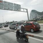 Colas de acceso a Gibraltar, ayer en el municipio gaditano de La Línea de la Concepción