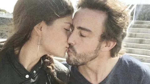 La modelo, de 28 años, y el piloto, de 36, hicieron pública su relación en 2016, meses después de que ella rompiera con Valentino Rossi y él, con la presentadora Lara Álvarez