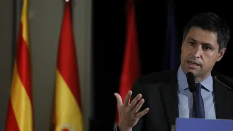 El presidente de Societat Civil Catalana, José Rosiñol, pronuncia una conferencia en Madrid organizada por Nueva Economía Fórum / Efe