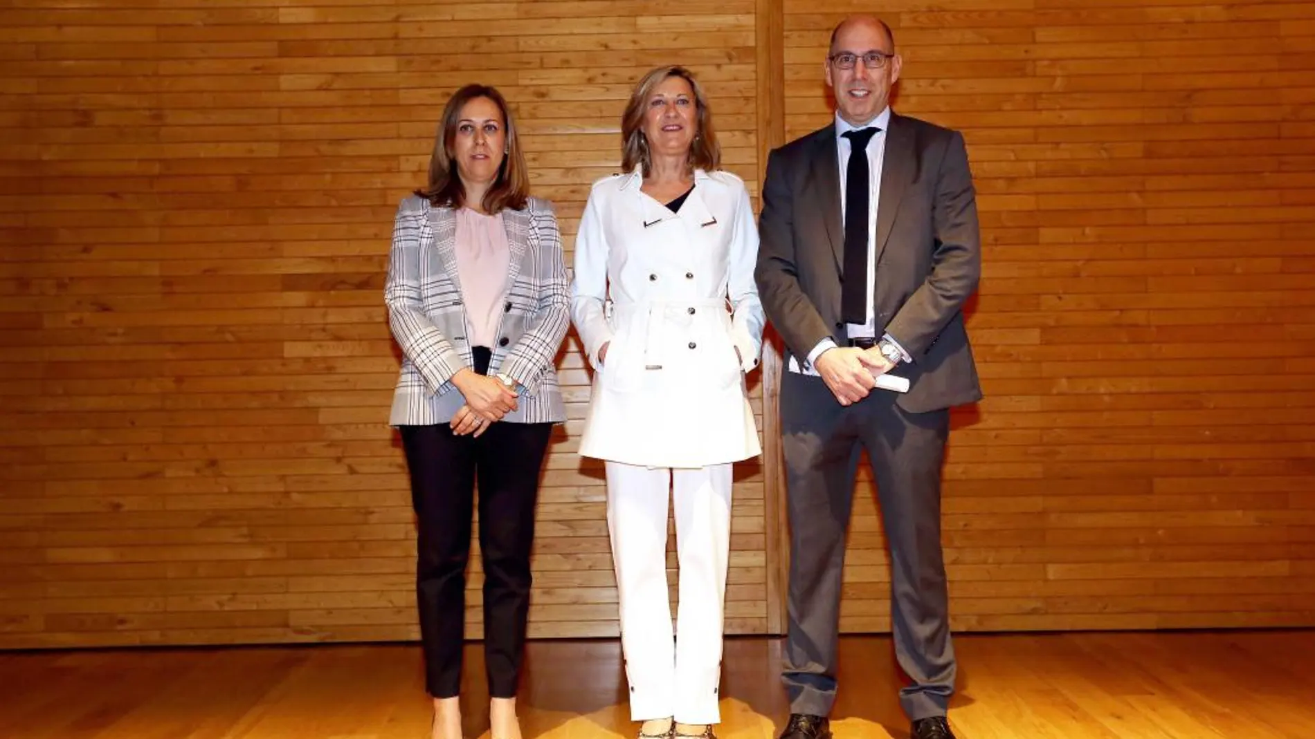 Pilar del Olmo junto a Carlos Martín Tobalina y Heidi Millán, tras tomar posesión de sus cargos