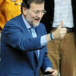 Rajoy, ayer en la Caja Mágica, se reunirá hoy con sus «barones»