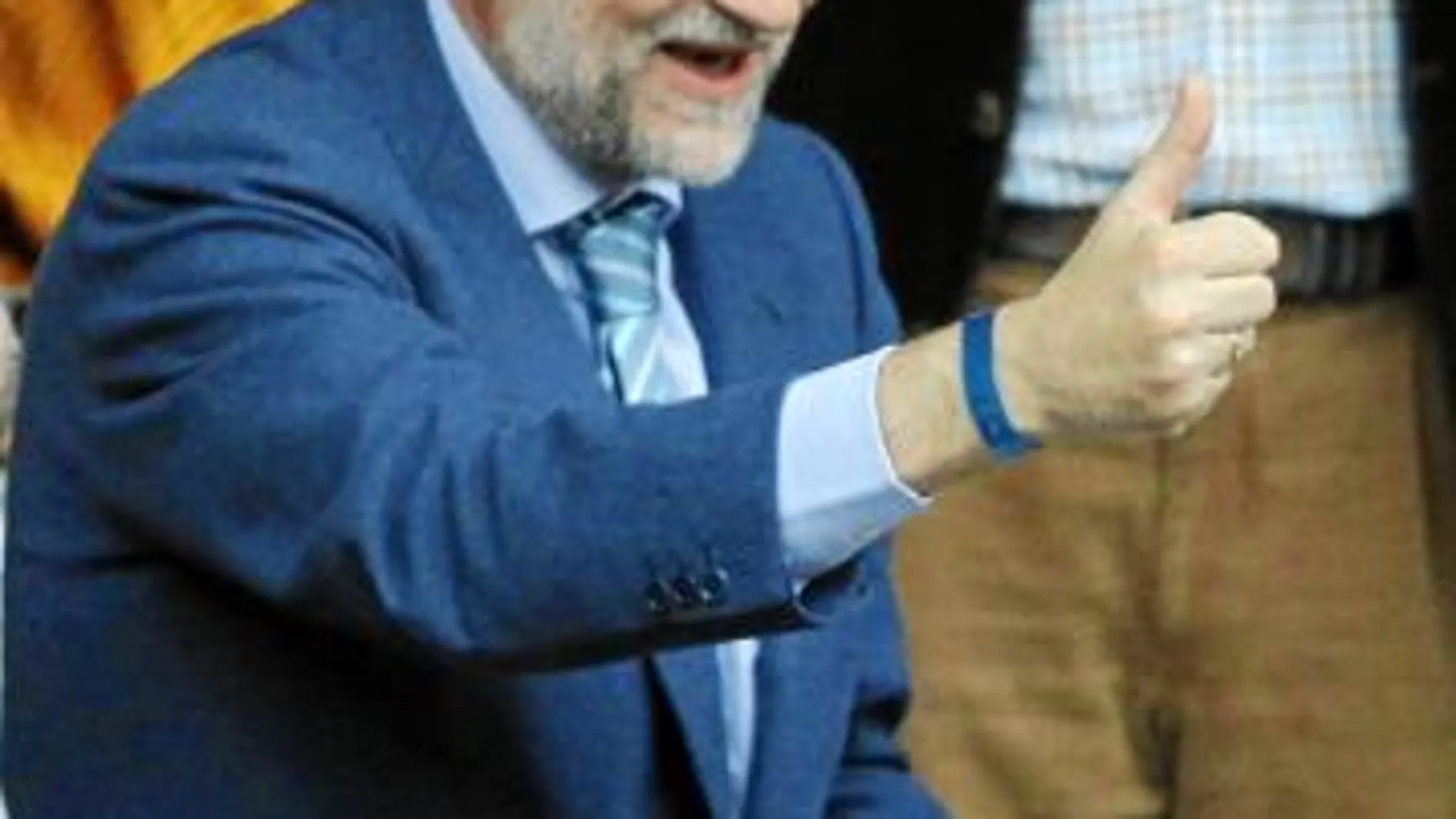 Rajoy, ayer en la Caja Mágica, se reunirá hoy con sus «barones»