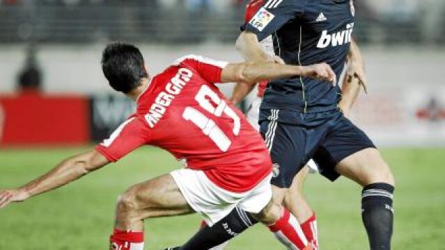 Benzema no aprovechó la oportunidad que le dio Mourinho