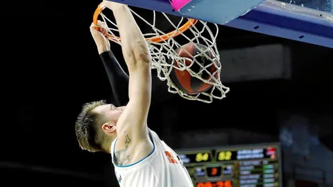 Doncic hace un mate. El base anotó 11 puntos y atrapó 4 rebotes / Efe