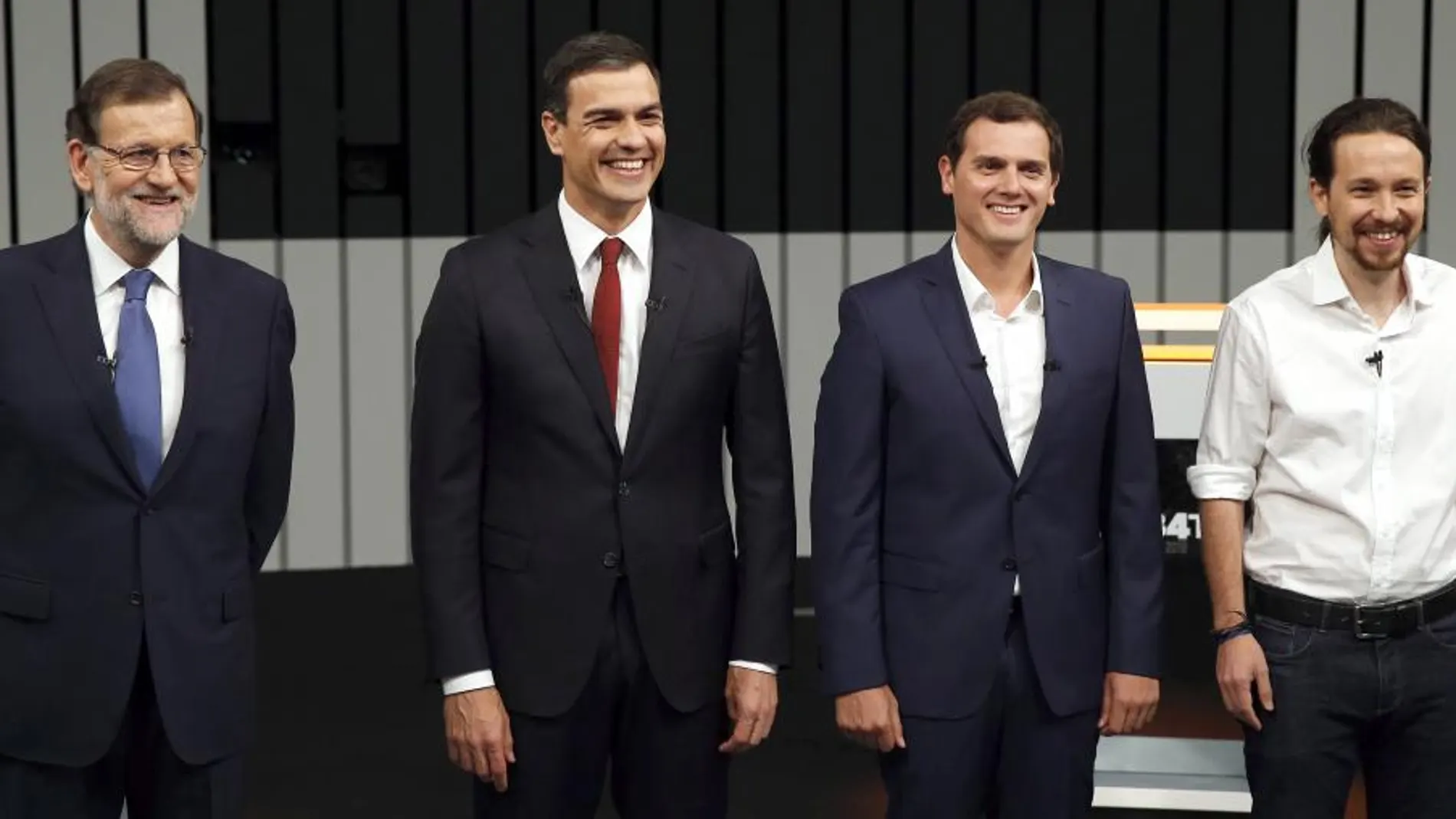 El presidente del Gobierno en funciones y del PP, Mariano Rajoy (i), el líder del PSOE, Pedro Sánchez (2i), el presidente de Ciudadanos, Albert Rivera (2d), y el secretario general de Podemos, Pablo Iglesias (d)