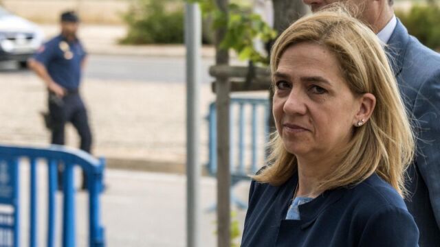 La infanta Cristina a su llegada a la sede de la Escuela Balear de la Administración Pública (EBAP) de Palma para asistir a la presentación de las conclusiones por parte de las defensas, en el juicio del «caso Nóos»