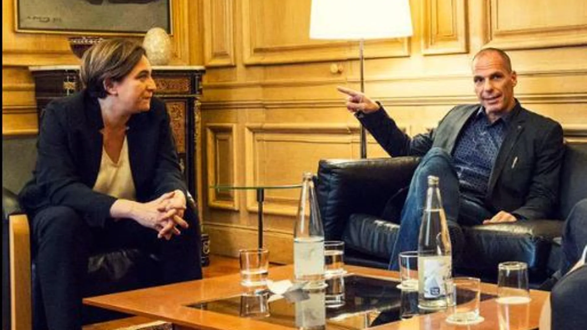 Ada Colau con Varoufakis durante su visita a Barcelona
