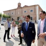 Suárez-Quiñones visita las obras del antiguo hospital de Nava del Rey junto al alcalde Guzmán Gómez