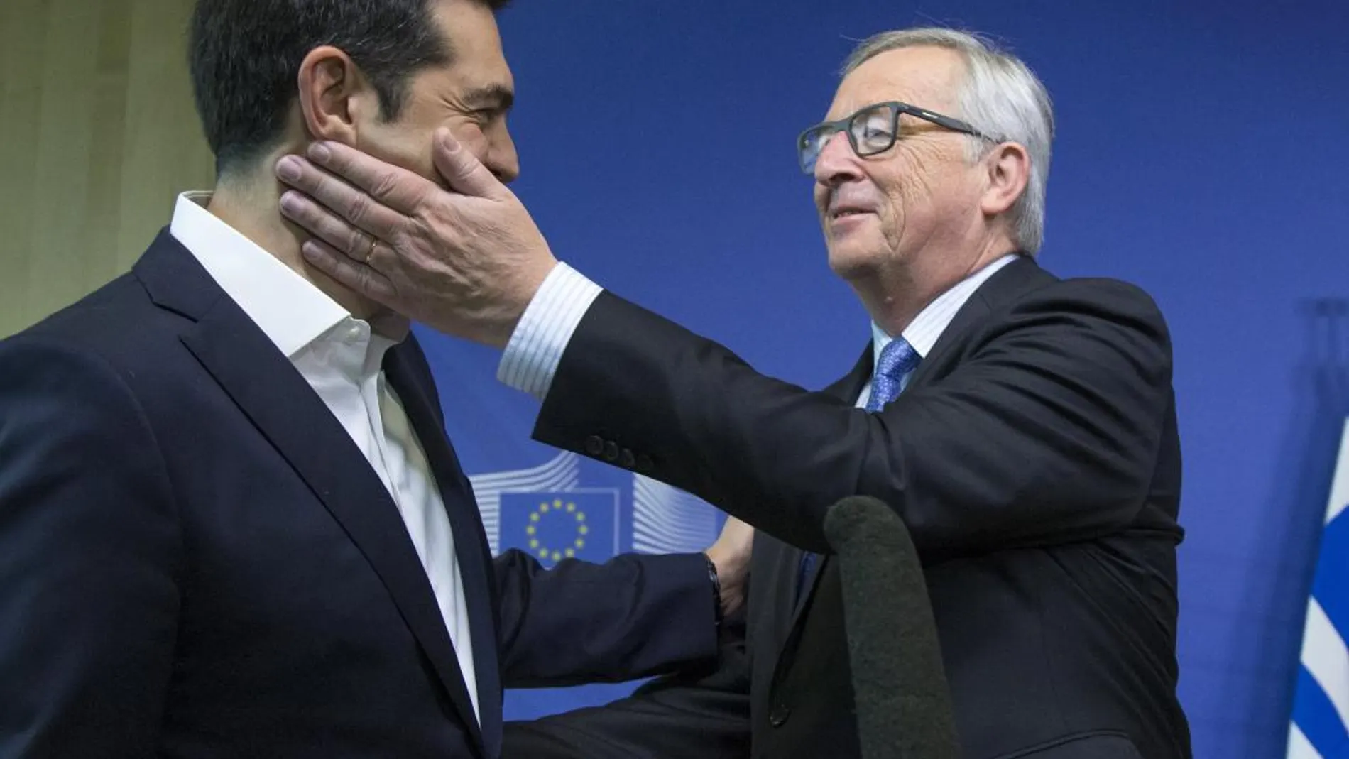 Alexis Tsipras y Jean-Claude Juncker, ayer en Bruyselas.