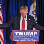 El aspirante a la candidatura presidencial republicana, Donald Trump, pronuncia su discurso durante un acto de campaña.