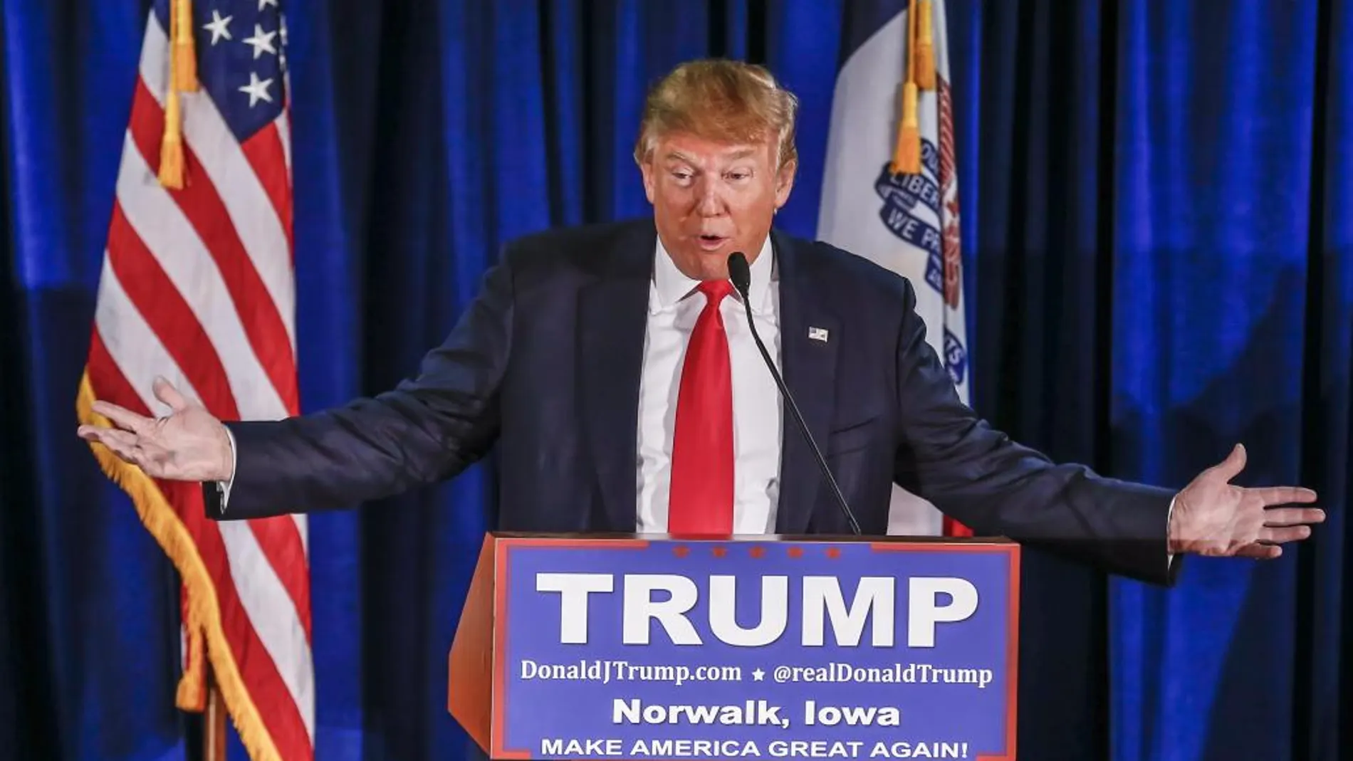 El aspirante a la candidatura presidencial republicana, Donald Trump, pronuncia su discurso durante un acto de campaña.