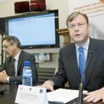 Antonio Silván presenta en Bruselas el Transporte a la Demanda, en compañía de José Antonio Cabrejas, director general de Transporte