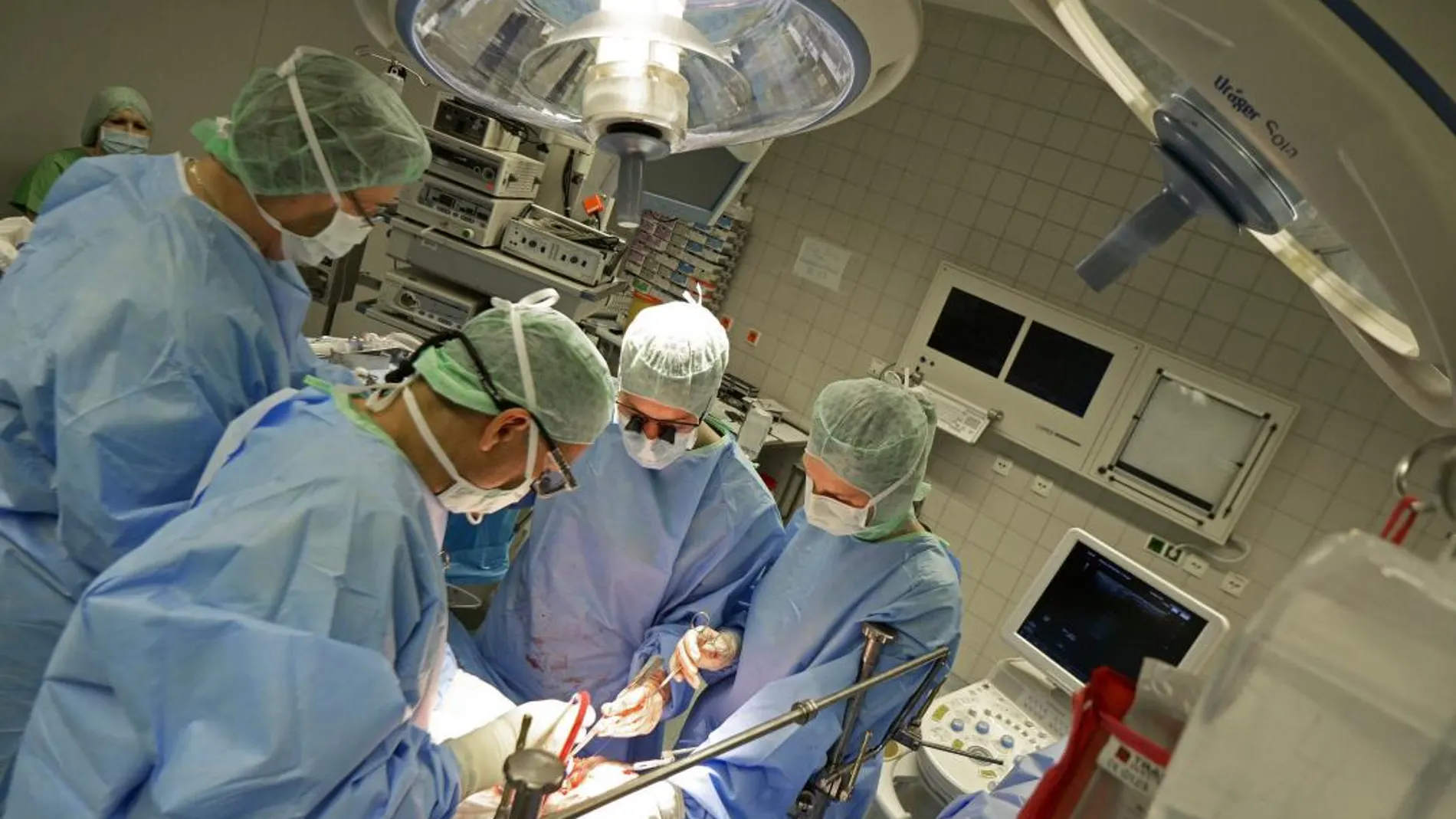 La espera media para intervenciones quirúrgicas en la Región podría pasar de 95 a 65 días antes de diciembre de este mismo año